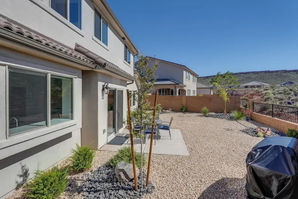 Hike, Golf, Unwind Poolside! Washington Home