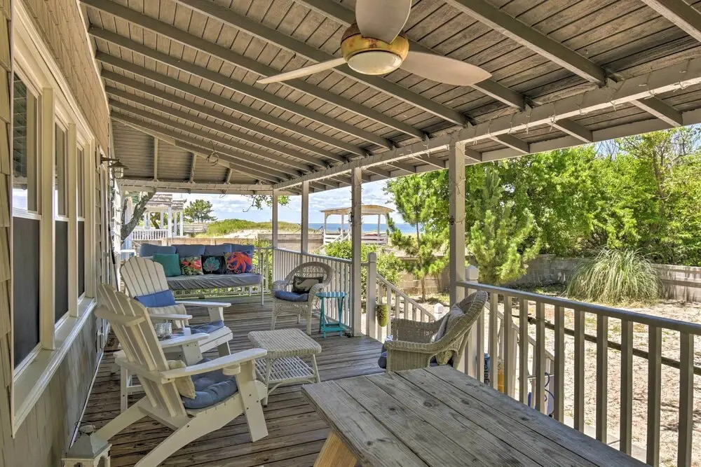 Classic Chesapeake Beachside Cottage w/ Porch!