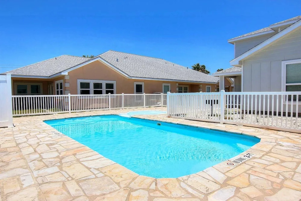 Safe Harbor - 3 Br Townhouse