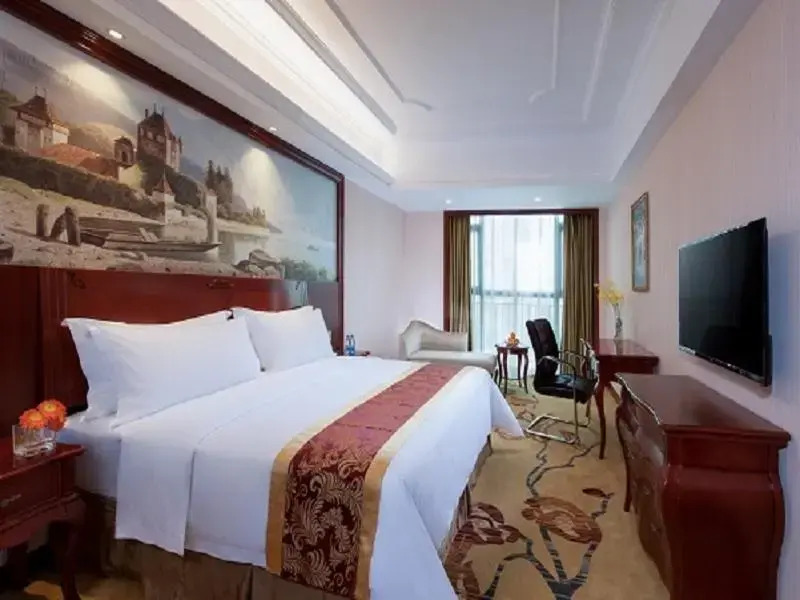 Vienna International Hotel Heyuan Yajule Garden