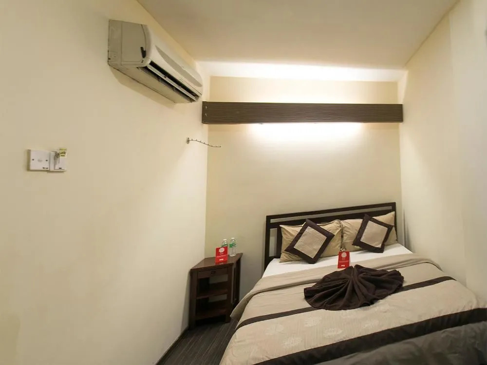 OYO 89979 Diamond Hotel
