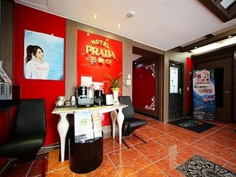 Prada Motel