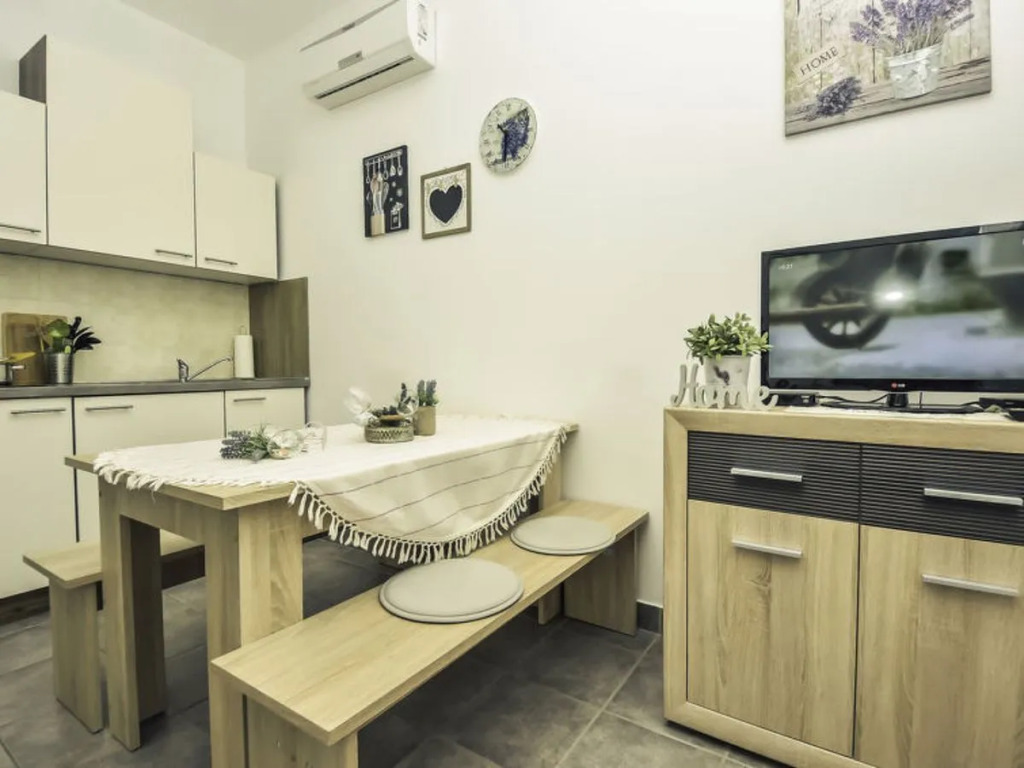Apartment Snježana Karlobag 32186