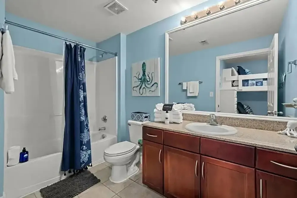 Laketown Wharf 402