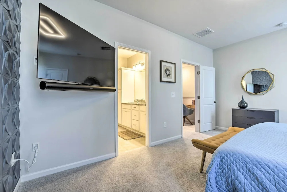 Tasteful Durham Townhome - 6 Mi to Downtown