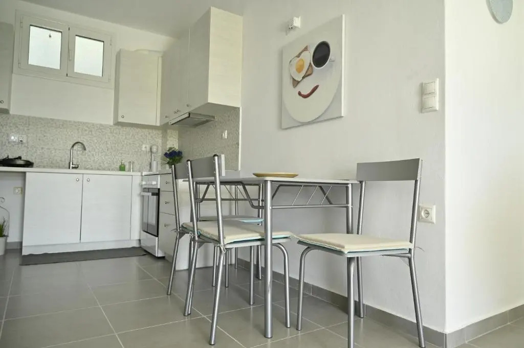 Isidoros Apartments