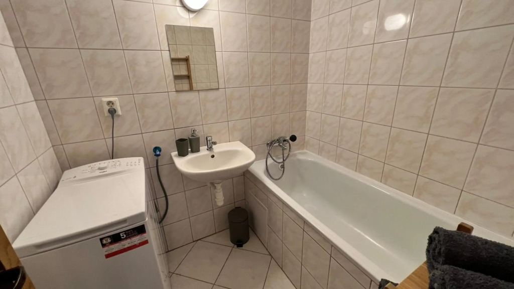 1 room Apartment with balcony, Dolezalova street