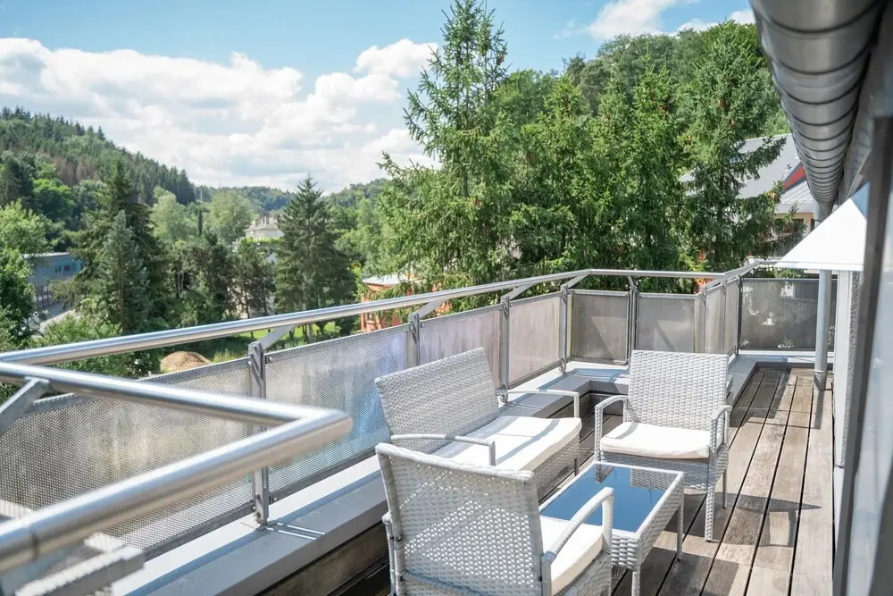 Exquisite 3BR Penthouse w Balc TV & Prkg