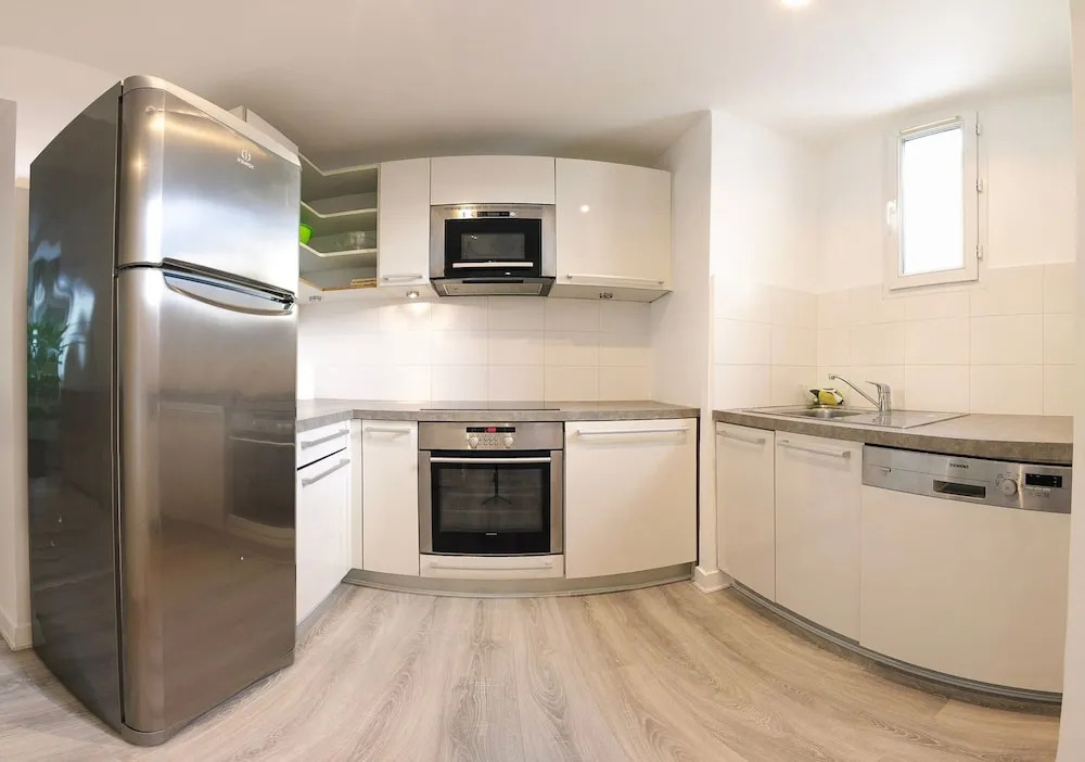 Copernic Right Luminous 2BR Apartment in Paris