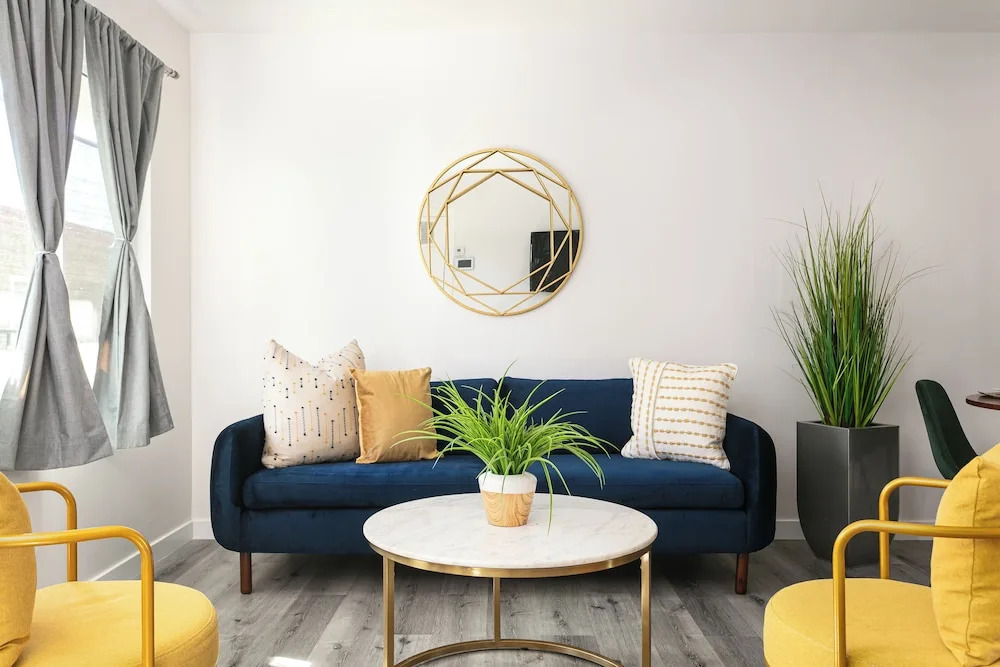 Chic City Apt Near Americana Glendale