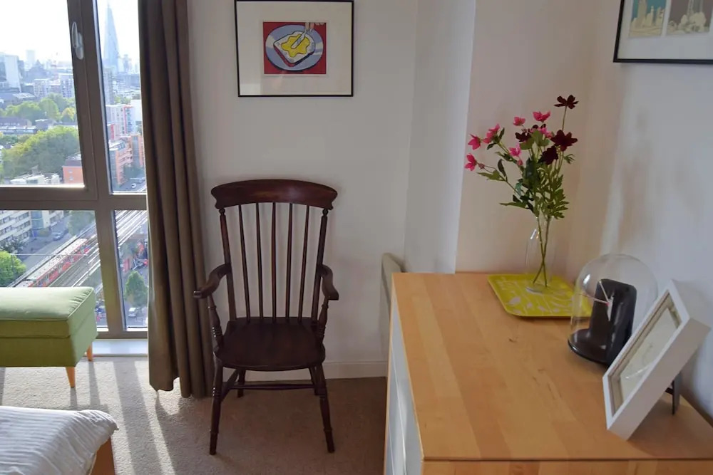 City Views 1 Bedroom Apartment in Shadwell
