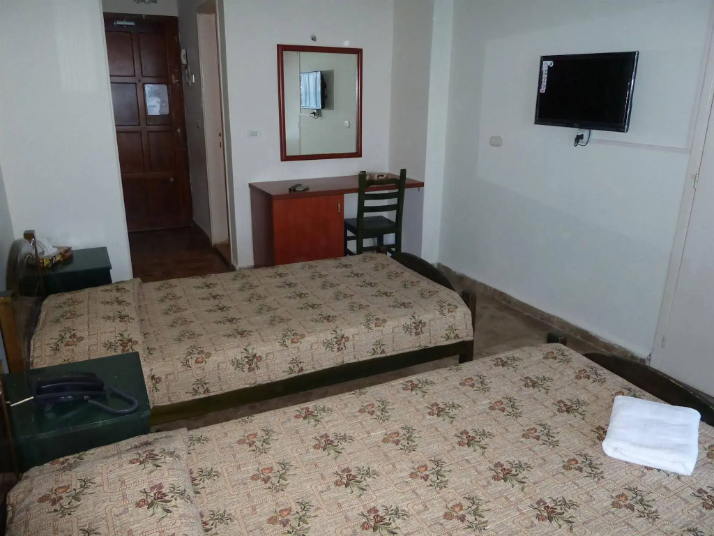 Holiday Suites Hotel & Beach Resort