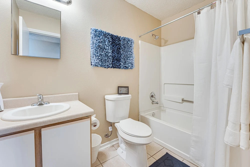 Bright San Antonio Home  13 Mi to Downtown!