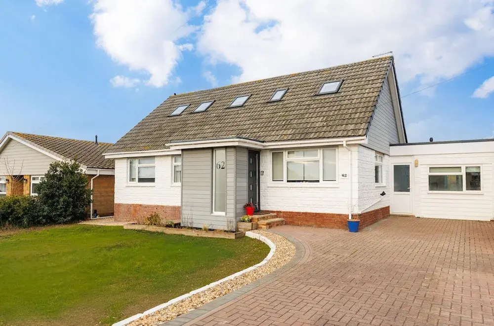 Sea Breeze Your Coastal Sanctuary in Sandown