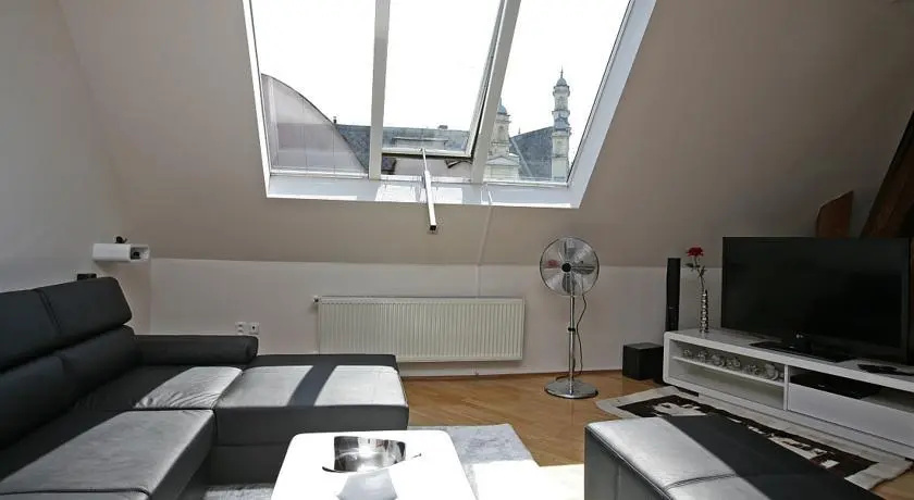Apartment Attic Kozi