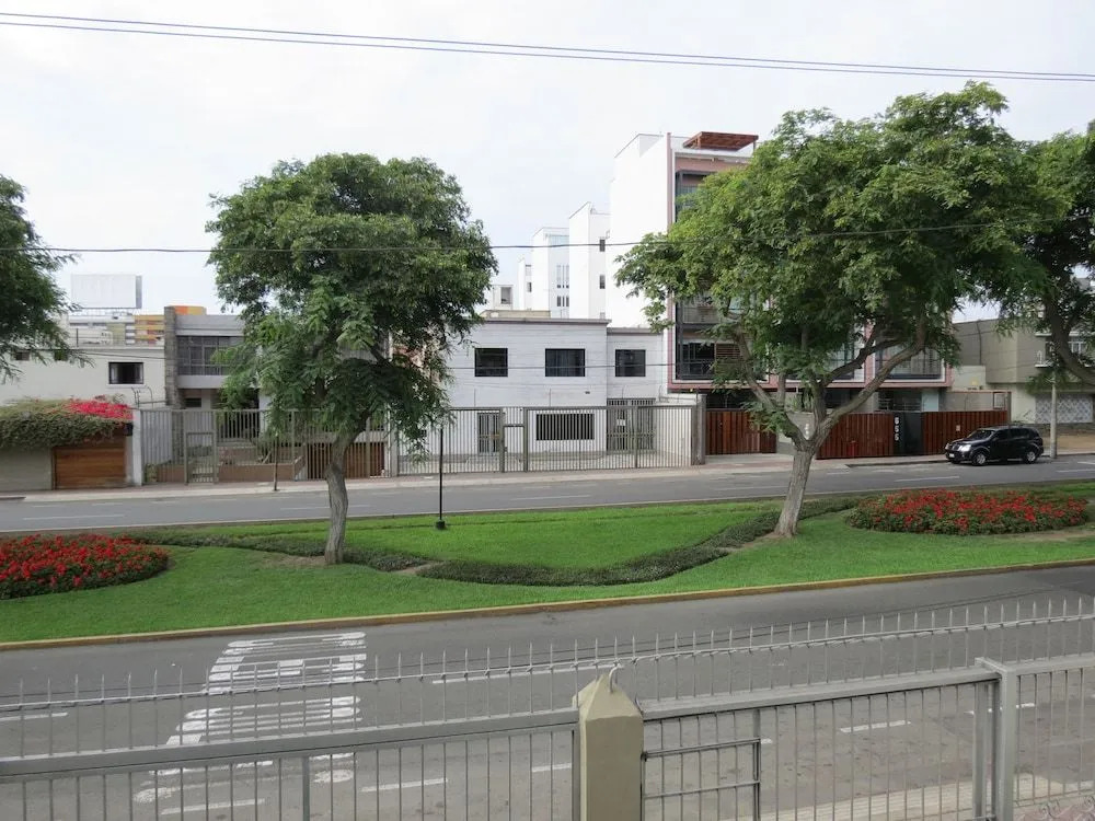 Miraflores Inn