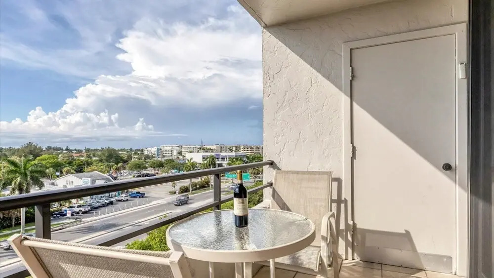 Anchorage Resort Siesta Key 6th Floor 2 Bedroom Condo Beach Access 0890