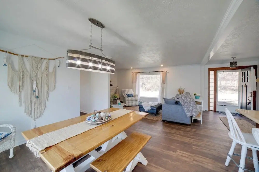 Charming Riverfront Retreat in Monticello