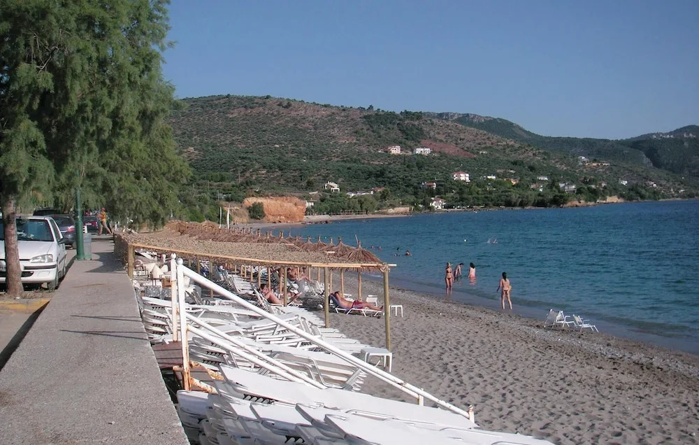 2 Bedroom Lovely Home In Kalamata