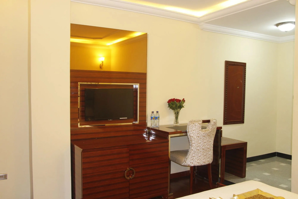 Golden Royal Hotel