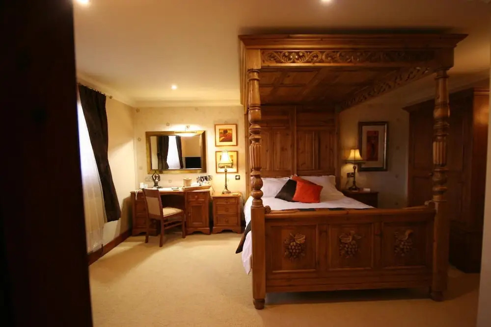 Three Horseshoes Country Inn