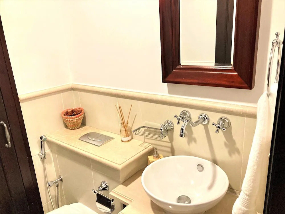 Luxurious 2 bedroom w/terrace Downtown