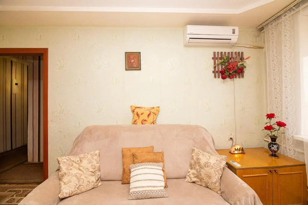 Comfortable apartments on Hrushevskogo street near 16 city hospital
