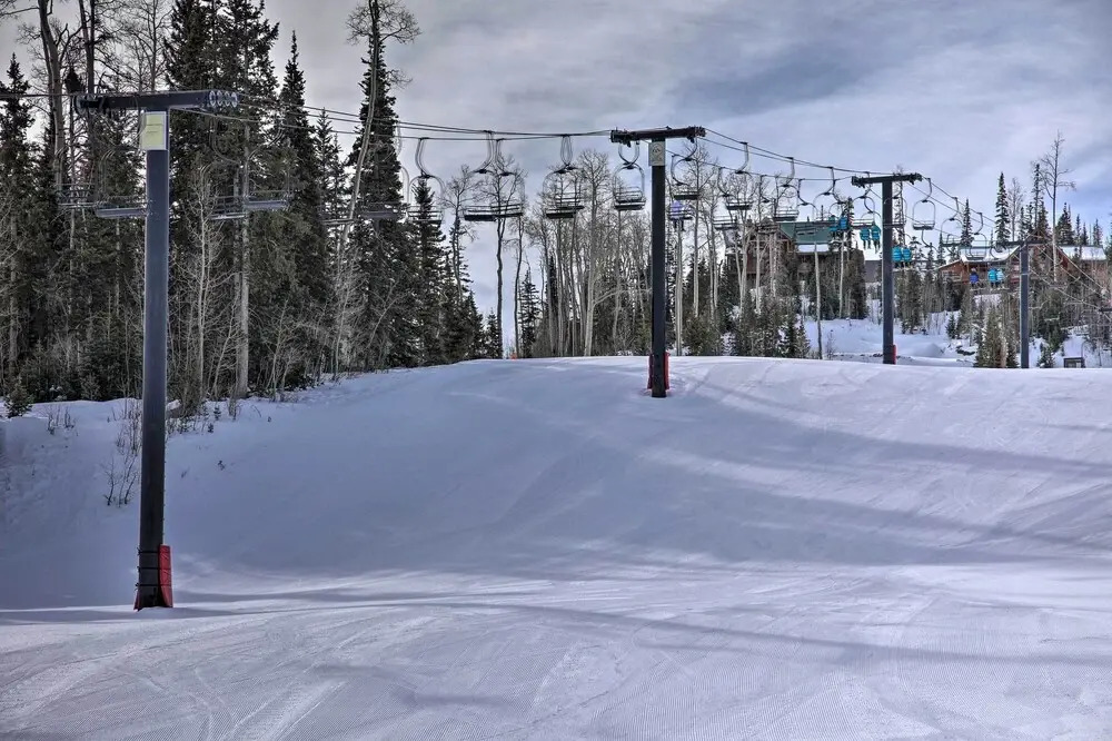 Ski-in/ski-out Cabin: Lift to Brian Head Resort!
