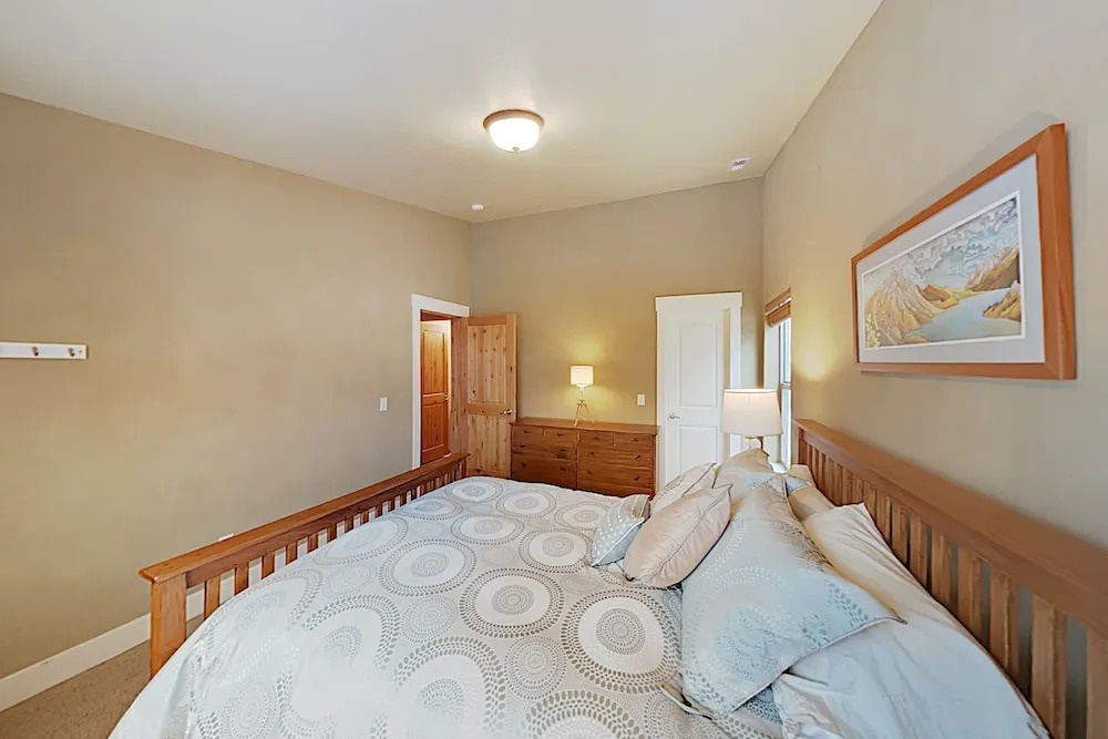New Listing! Mountain-view Ski W/ Hot Tub 4 Bedroom Home