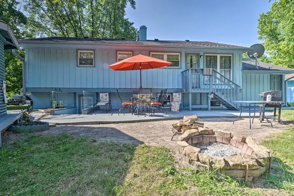 Home w/ Fire Pit - 8 Mi to Dtwn Mile Square!