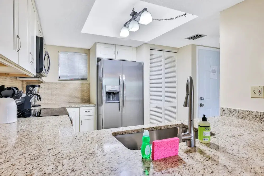 Third Floor Condo With Shared Pool, Free Wifi, Central AC, & Shared Tennis