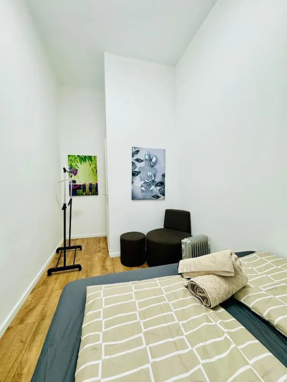 Stylish 9BR Apartment for 18 Guests