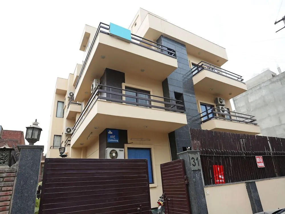 OYO 11656 Singh Suites