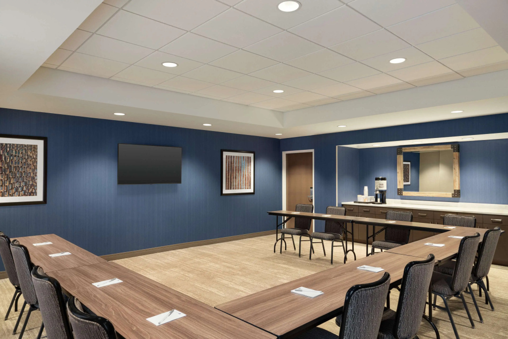Hampton Inn & Suites Overland Park South