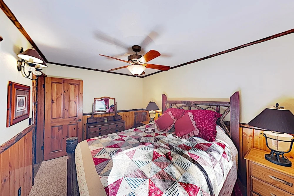 New Listing! Amazing Moonridge Getaway W/ Decks 4 Bedroom Home