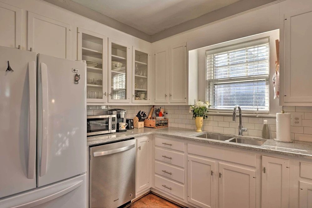 Vintage Chic Cottage < 1 Mile to UNC Greensboro!