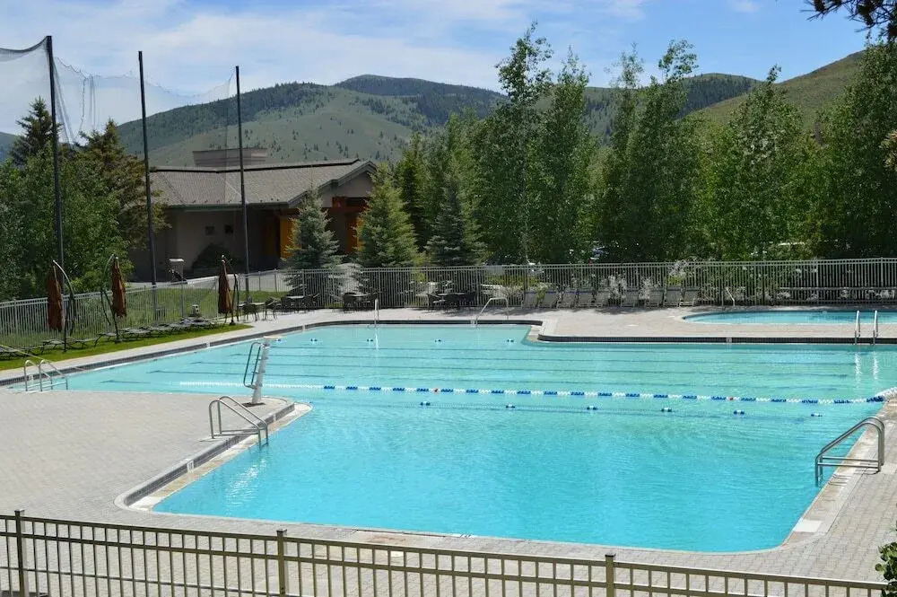 Bonne Vie Condominiums