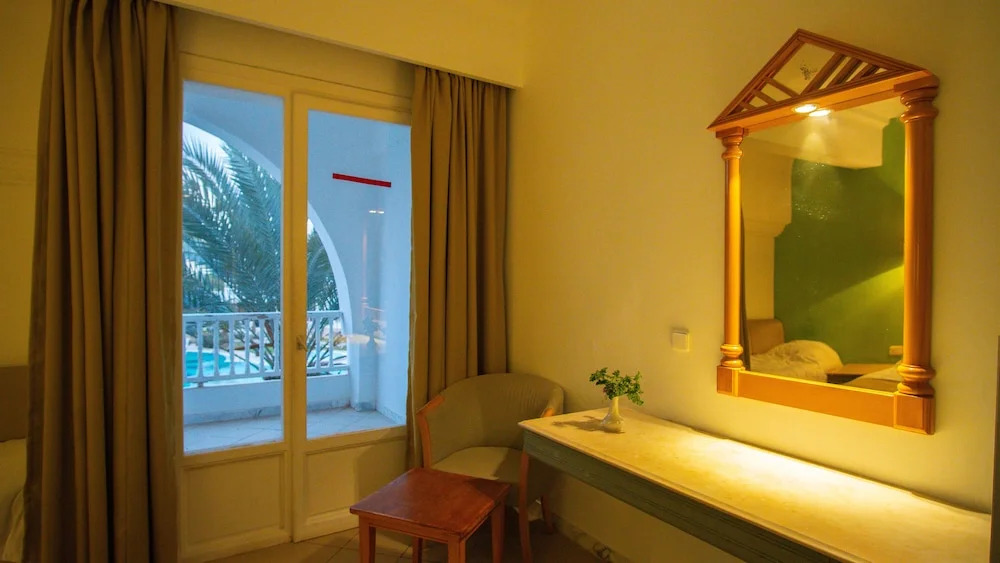Aquaterra Bahia Beach Hotel