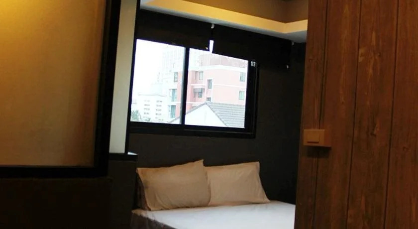 Rod Fai Fah Apartment