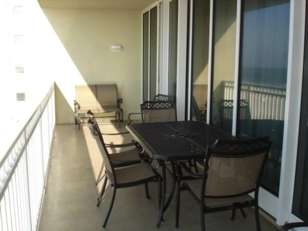 Colonnades 502