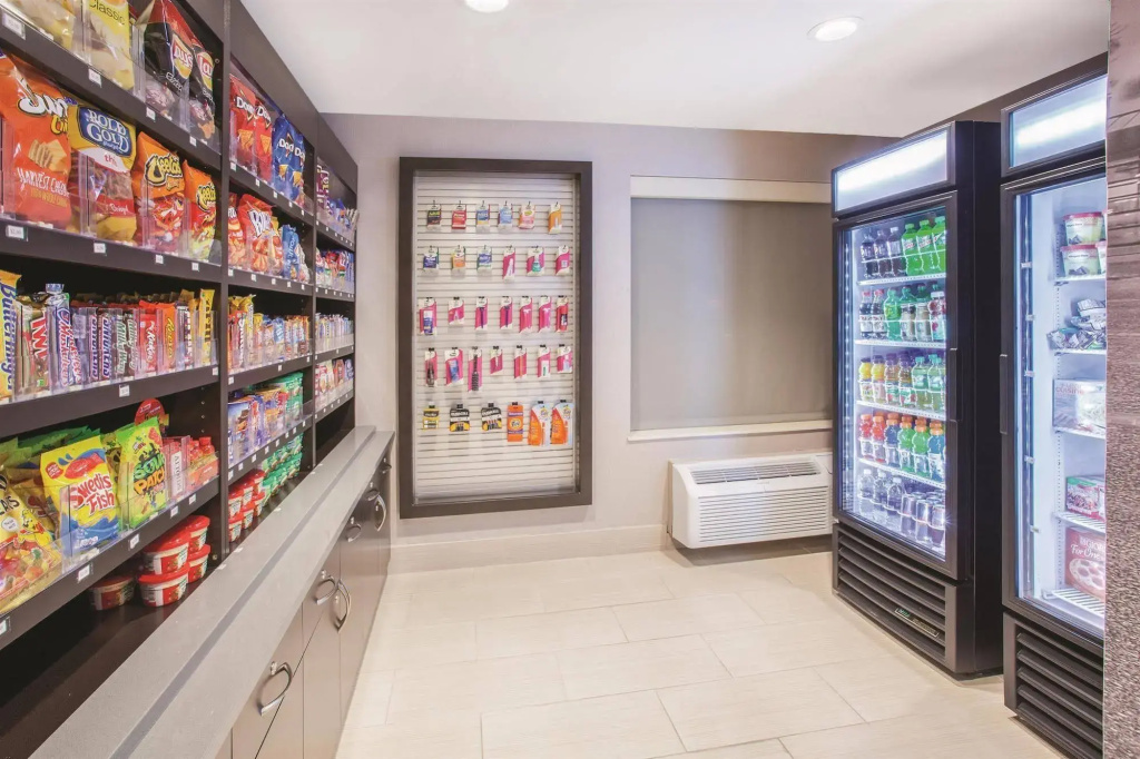 Отель Fairfield Inn & Suites by Marriott Cedar Rapids North