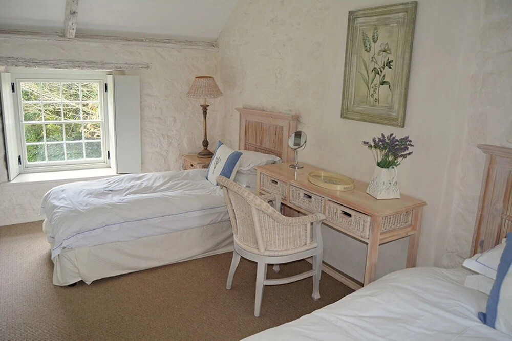 Luxury 5-star farmhouse near the Cornish coast on the Bonython Estate, Lizard Peninsula