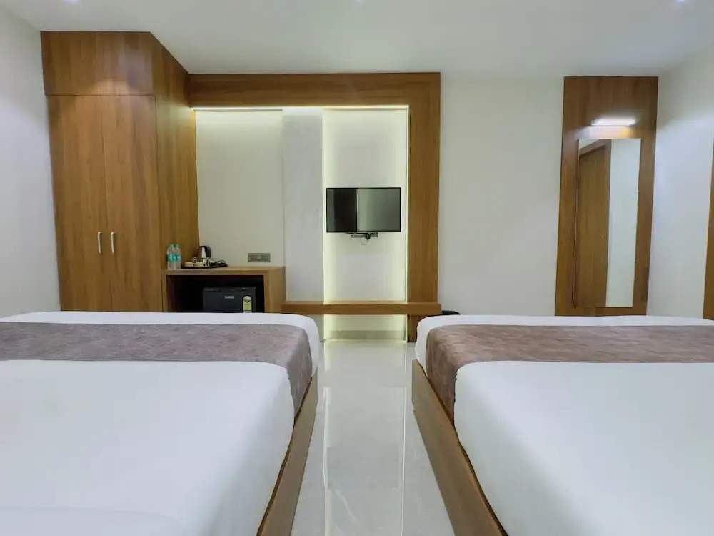 Travinities Hotel Avni Palace