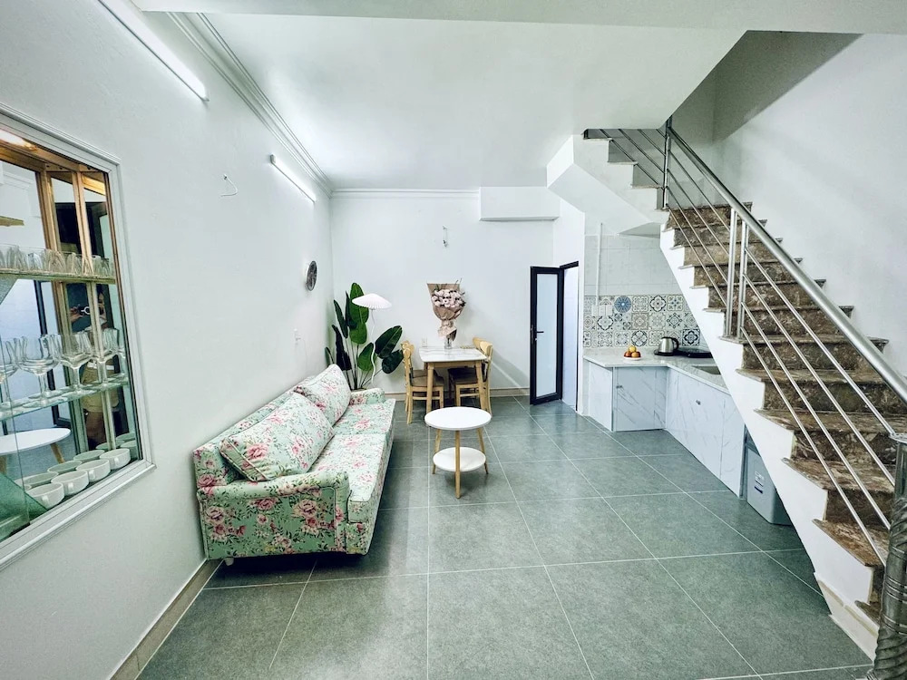 Local Me - Exclusive Centre Room