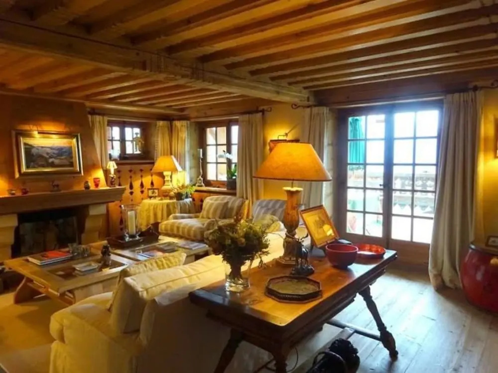 Cozy fully serviced Twin Chalets