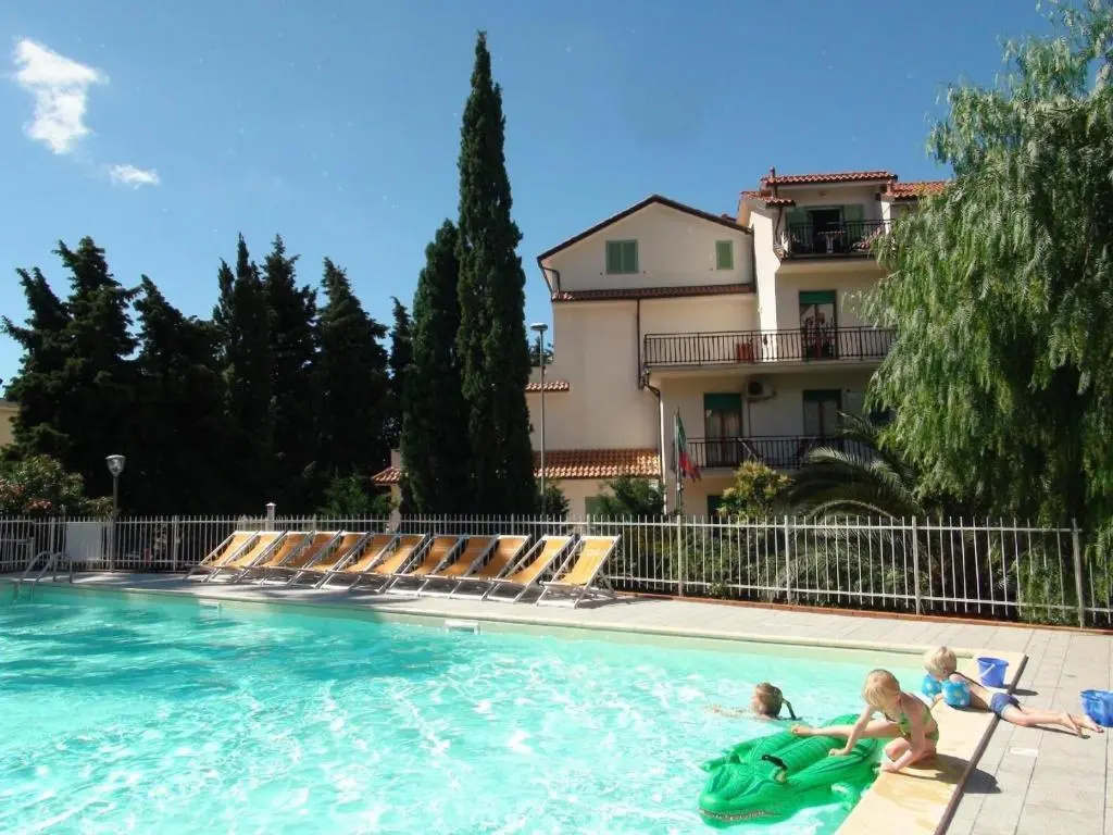 Ferienwohnung für 5 Personen 1 Kind ca 55 m in Pietra Ligure, Italienische Riviera Palmenriviera
