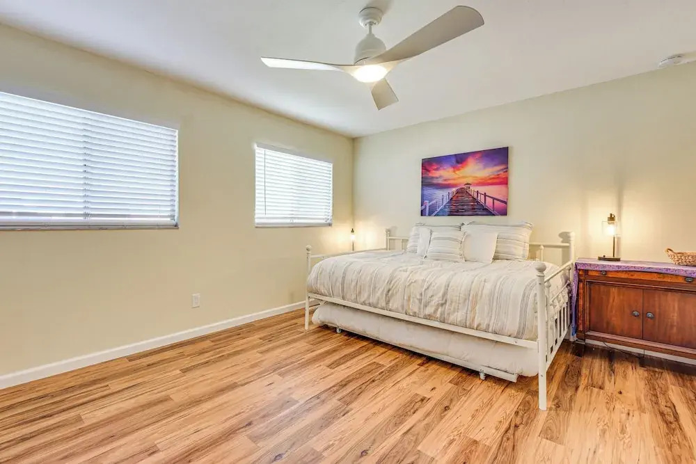 6 Mi to Beaches: Modern Bradenton Getaway!