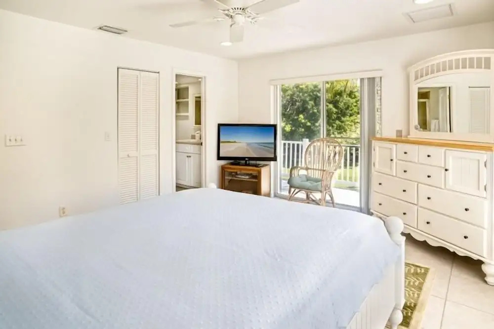 Baywatch Casa 3 Bedroom Home by RedAwning