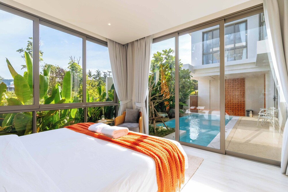 4BR Pool Villa Near Bang Tao Beach V301