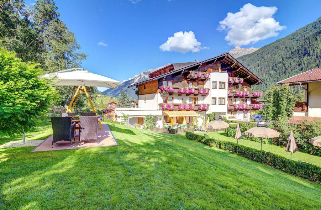 Hotel Christoph Tiroler B&B